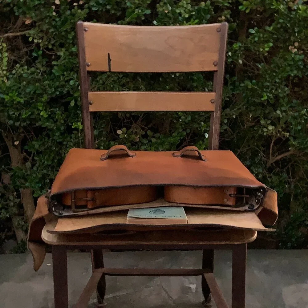 Vintage French leather briefcase messenger attache book bag - Picture 15 of 16